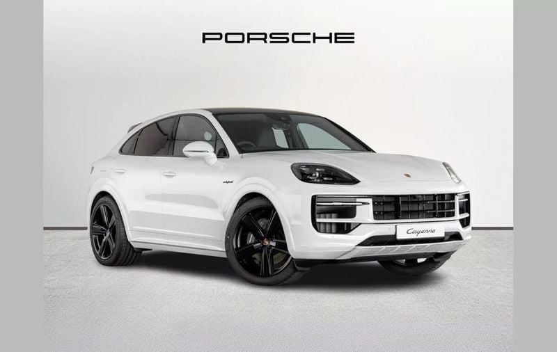 White Used 2025 Porsche Cayenne SUV | £88,990 (A bit pricey) - Image 1/4