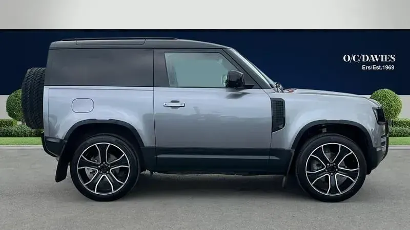 Used Land Rover Defender SE 250 HP (183 kW) 2022 Grey SUV