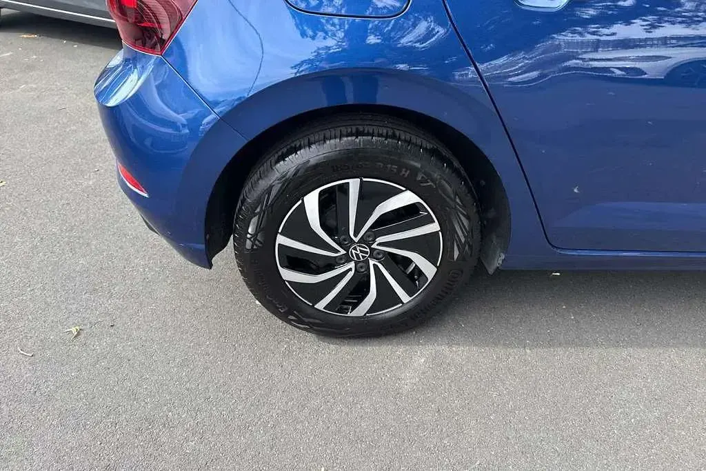 Used VW Polo Life 95 HP (69 kW) 2024 Blue Hatchback