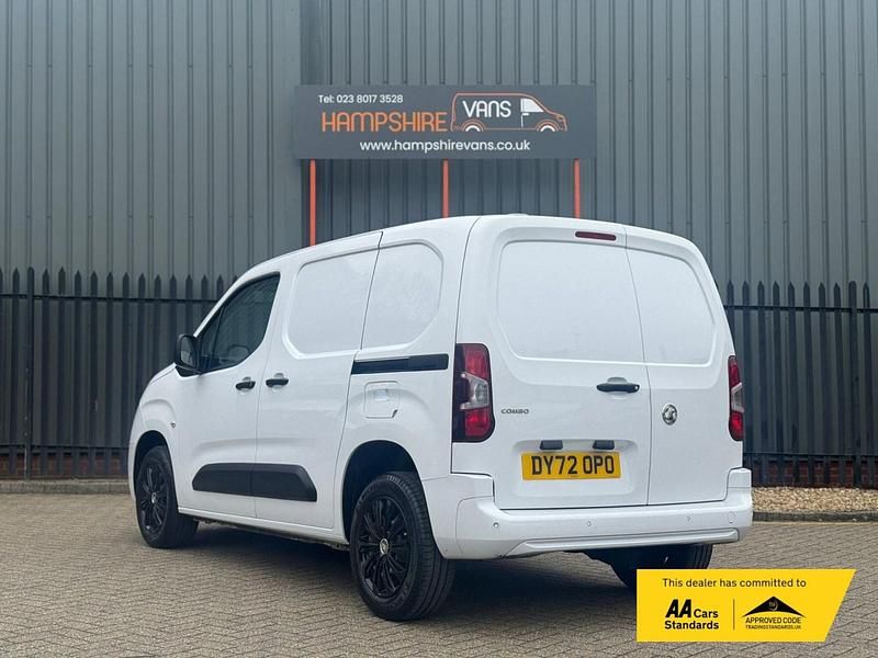 Used Vauxhall Combo Sportive 100 HP (73 kW) 2022 White MPV