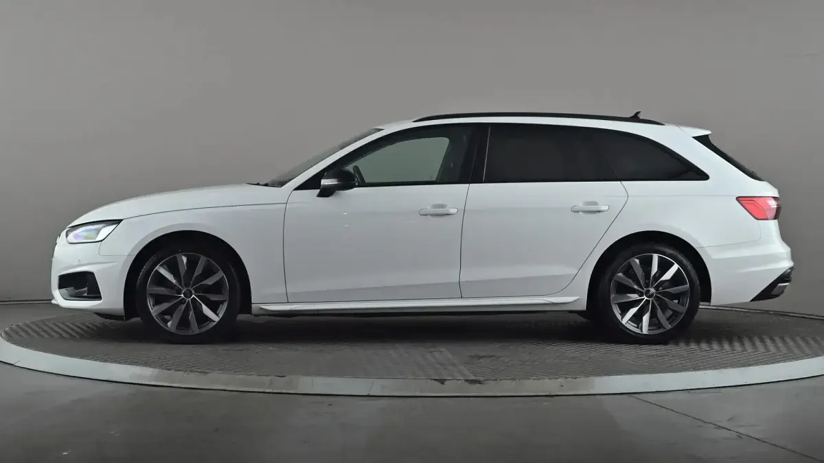 Used Audi A4 Sport 150 HP (110 kW) 2023 White Estate