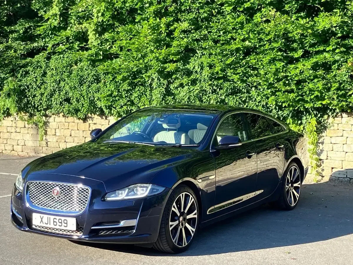 Used Jaguar XJ Portfolio 300 HP (220 kW) 2018 Blue Sedan