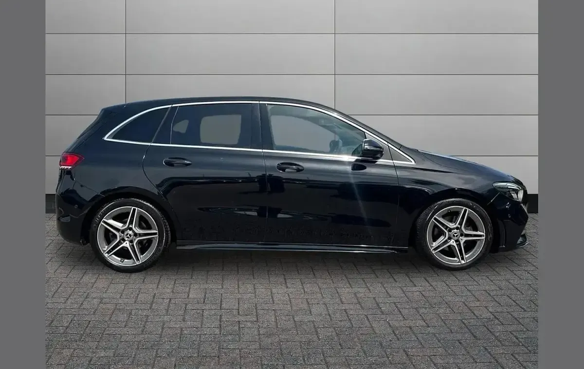 Used Mercedes B180 Executive 136 HP (100 kW) 2021 Black MPV