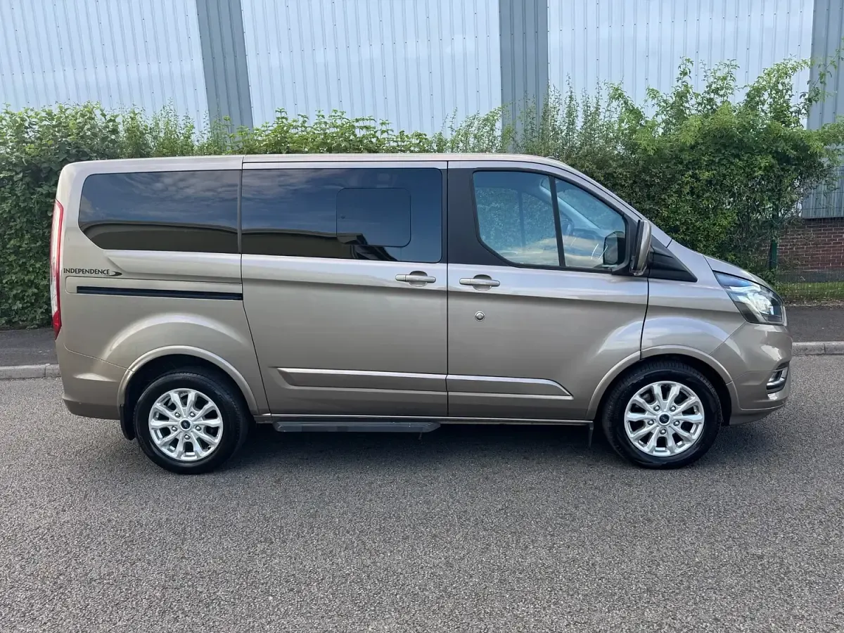 Used Ford Tourneo Titanium 130 HP (95 kW) 2019 Silver MPV