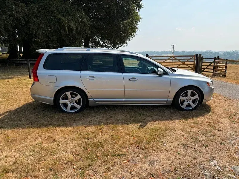 Used Volvo V70 R-Design 175 HP (128 kW) 2010 Silver Estate