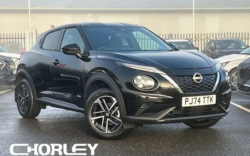 Pearl black New 2024 Nissan Juke N-Connecta SUV | £21,900 (Fair price) - Image 1/4