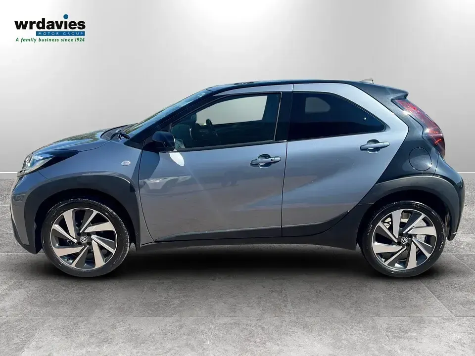 Used Toyota Aygo X 72 HP (52 kW) 2024 Persian salt/bi tone SUV