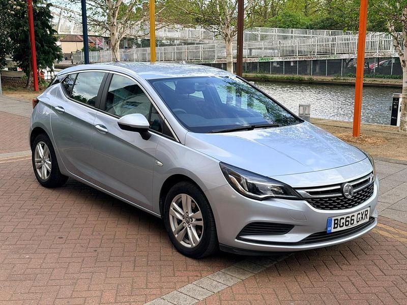 Used Vauxhall Astra Design Edition 150 HP (110 kW) 2016 Silver Hatchback