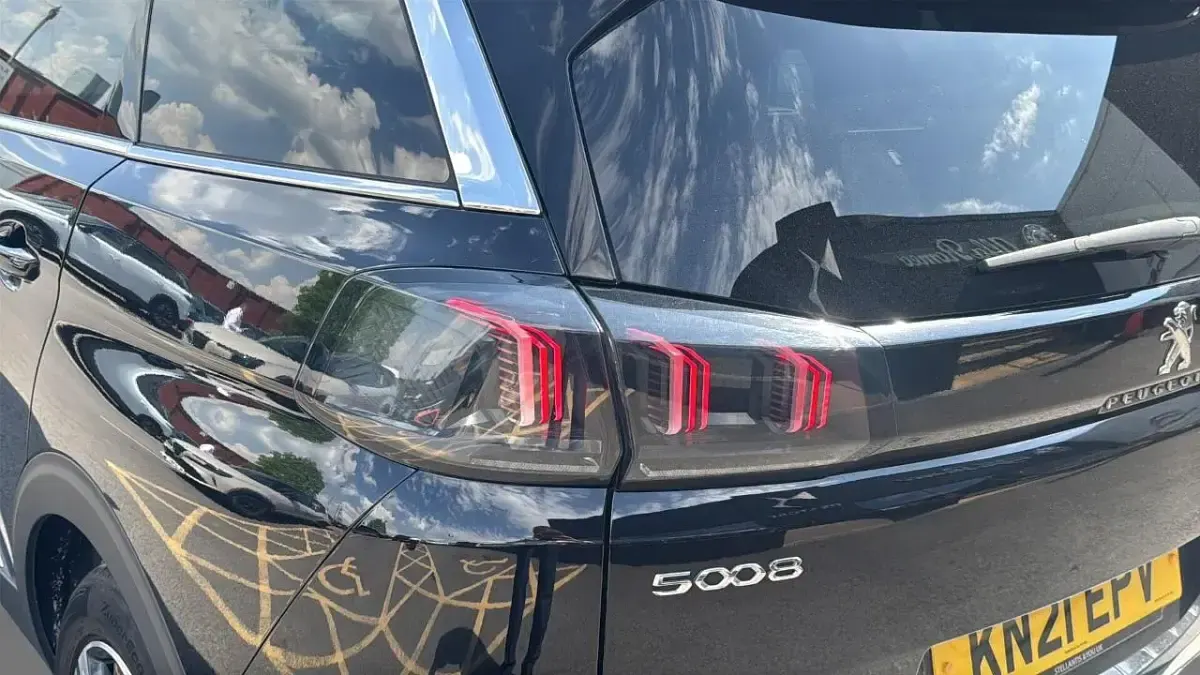 Używany Peugeot 5008 GT 129 KM (94 kW) 2021 Czarny SUV