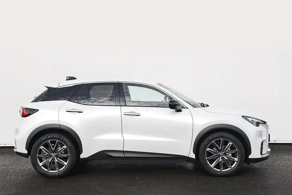 Used Lexus LBX 136 HP (100 kW) 2025 White SUV