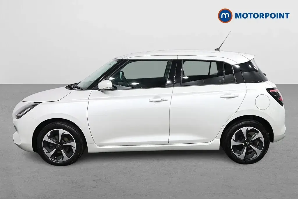 Used Suzuki Swift 2024 White Hatchback