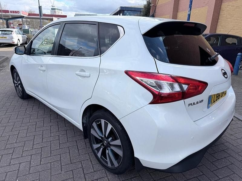 Used Nissan Pulsar N-Connecta 115 HP (84 kW) 2016 White Hatchback