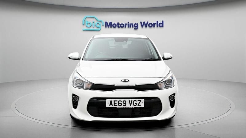 Used Kia Rio 99 HP (72 kW) 2019 White Hatchback