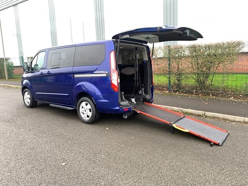 Used Ford Tourneo Titanium 130 HP (95 kW) 2018 Blue MPV