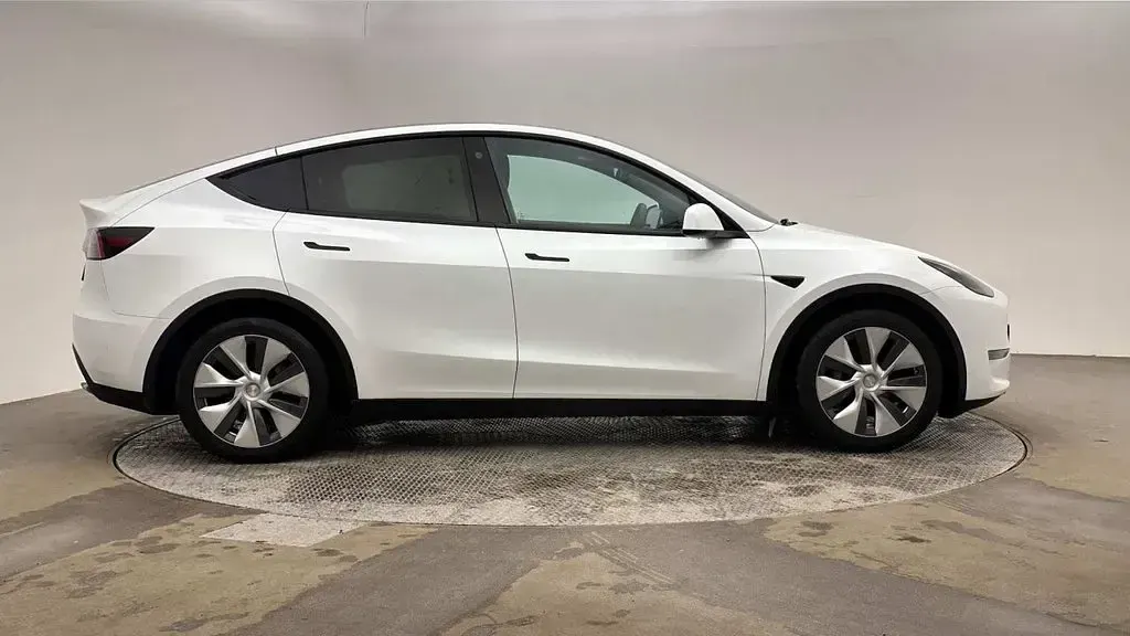 Used Tesla Model Y Long Range AWD 378 kW (514 HP) 2022 White SUV