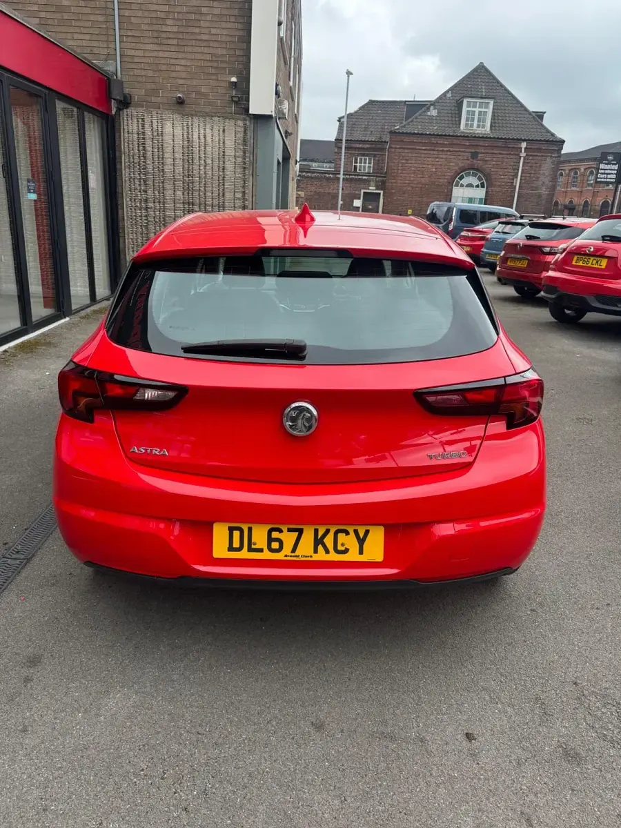 Used Vauxhall Astra Elite 150 HP (110 kW) 2018 Red Hatchback