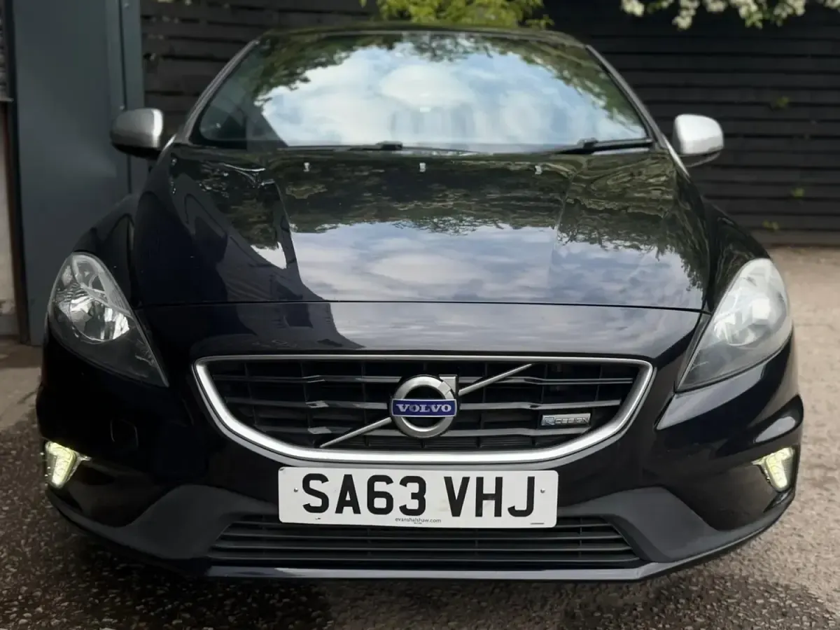 Gebraucht Volvo V40 R-Design 150 PS (110 kW) 2013 Schwarz Kleinwagen