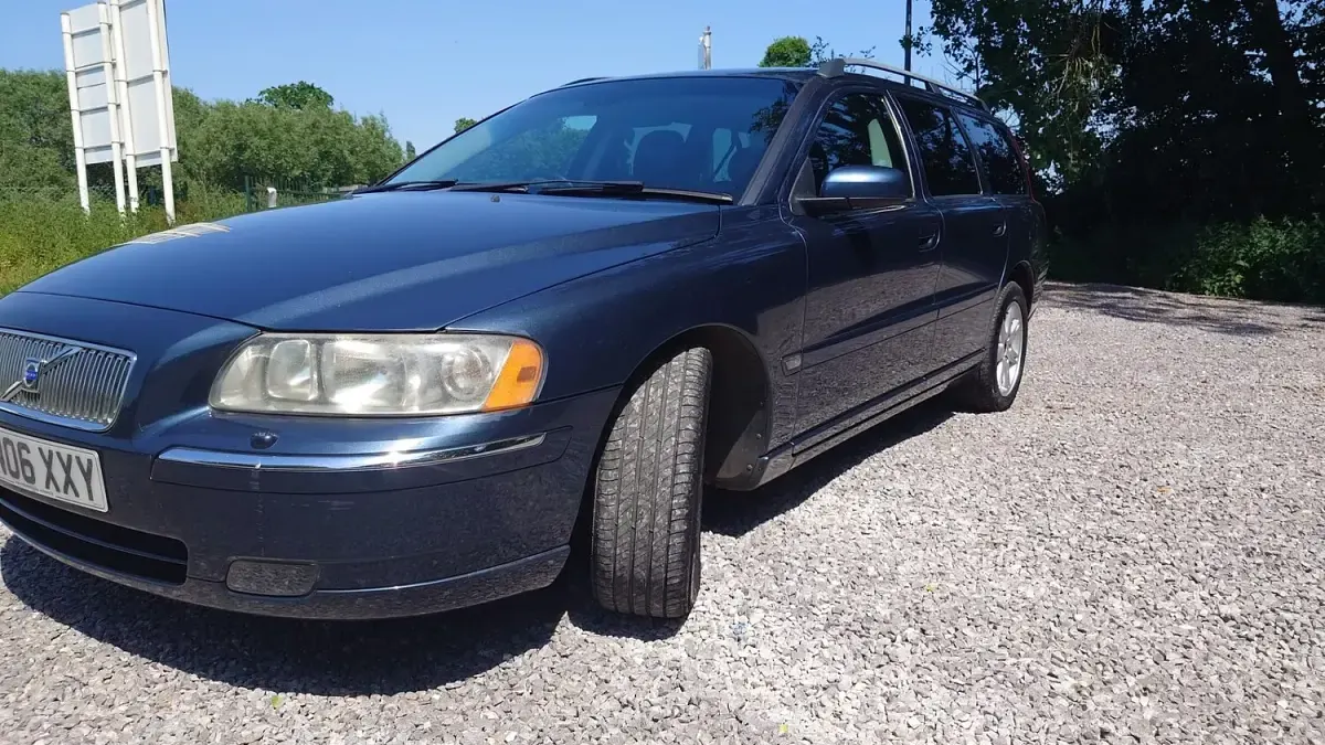 Used Volvo V70 SE 2006 Blue Estate