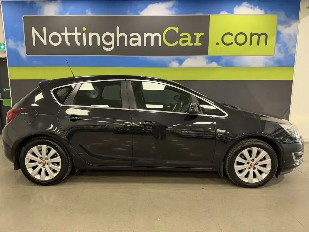 Używany Vauxhall Astra Elite 165 KM (121 kW) 2013 Czarny Hatchback