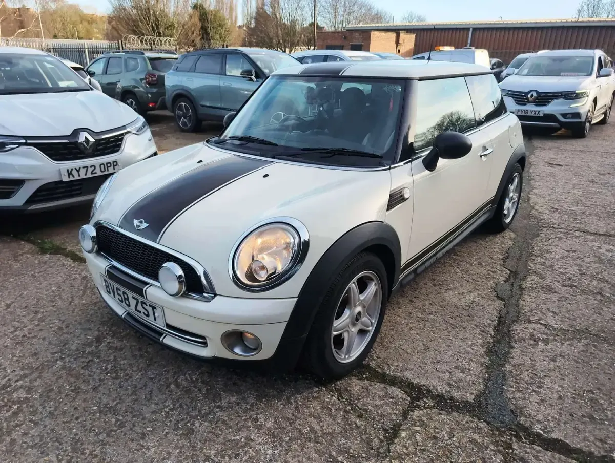 Used Mini Cooper Hatch 2008 White Hatchback