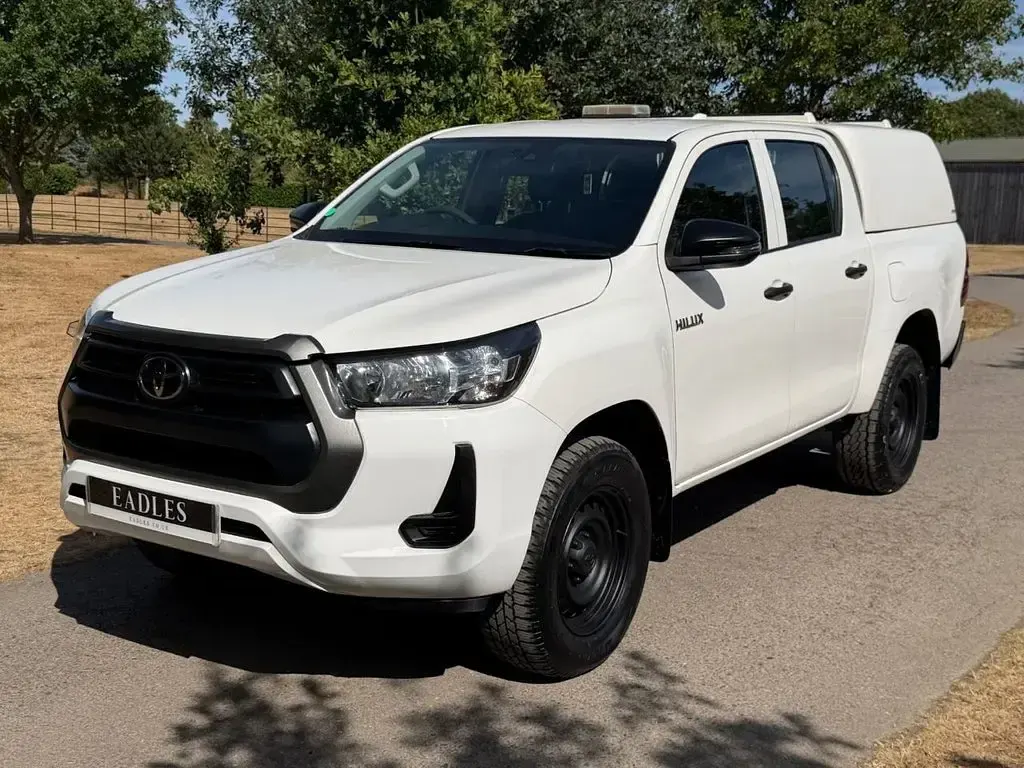 Used Toyota HiLux Active 150 HP (110 kW) 2022 White Pickup