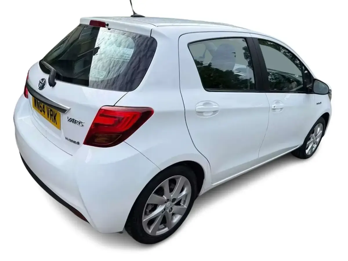 Used Toyota Yaris 101 HP (74 kW) 2014 White Hatchback