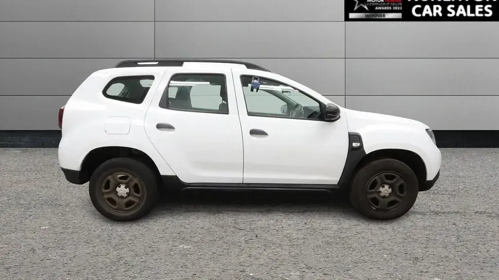 Begagnad Dacia Duster Essentiel 100 HK (73 kW) 2021 Vit SUV