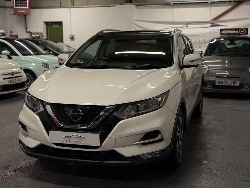Used Nissan Qashqai N-Connecta 115 HP (84 kW) 2017 White SUV