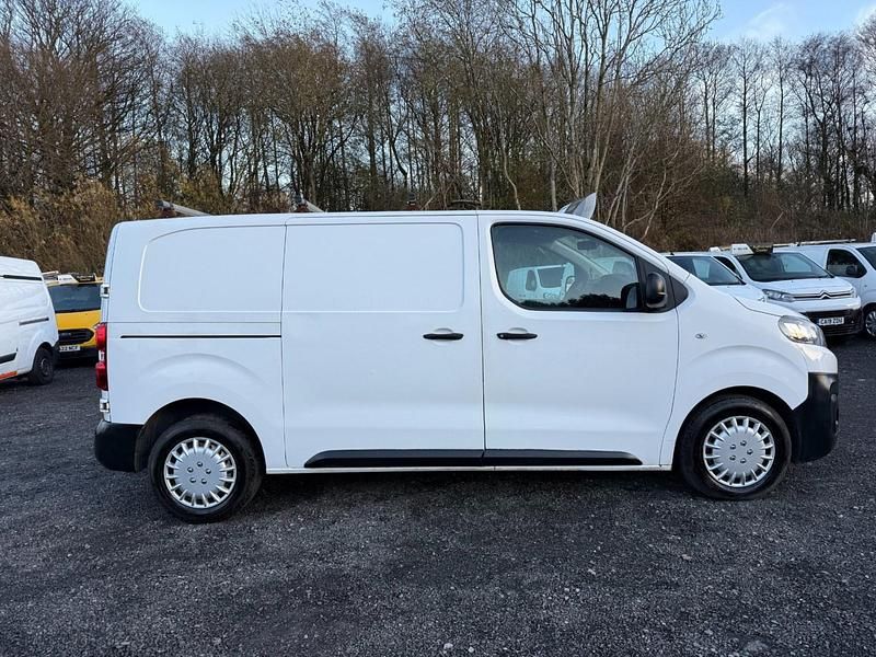 Used Citroën Dispatch 120 HP (88 kW) 2018 White MPV