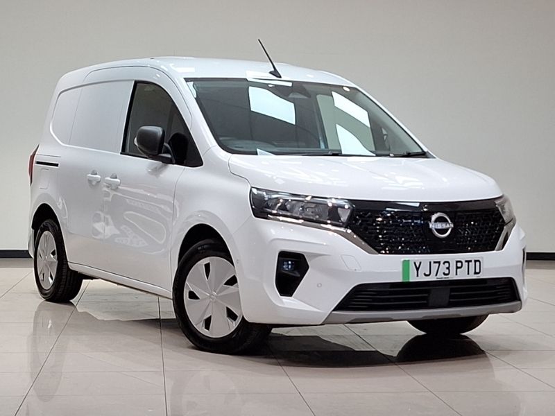 White Used 2023 Nissan Townstar Tekna MPV | £13,998 (Good price) - Image 1/4