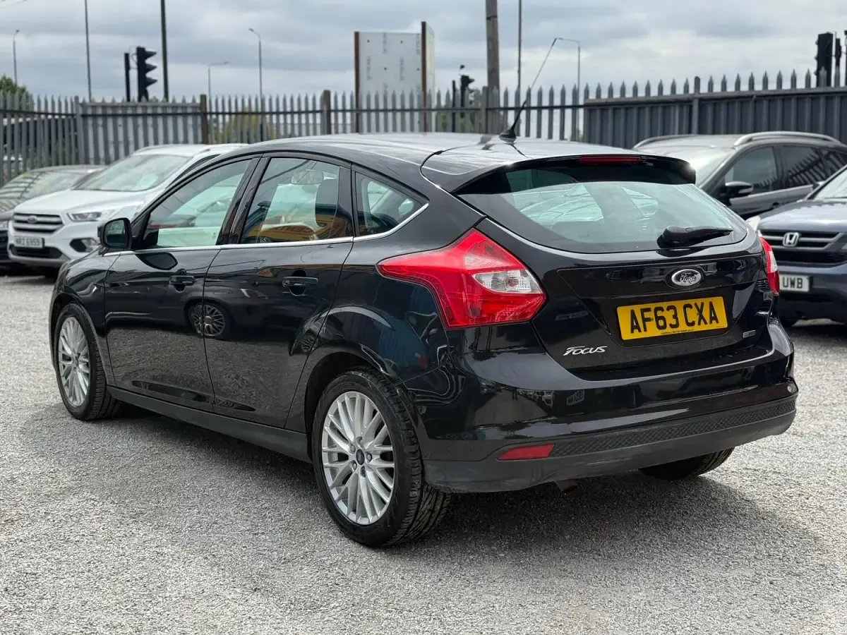 Used Ford Focus Zetec 125 HP (91 kW) 2013 Black Hatchback