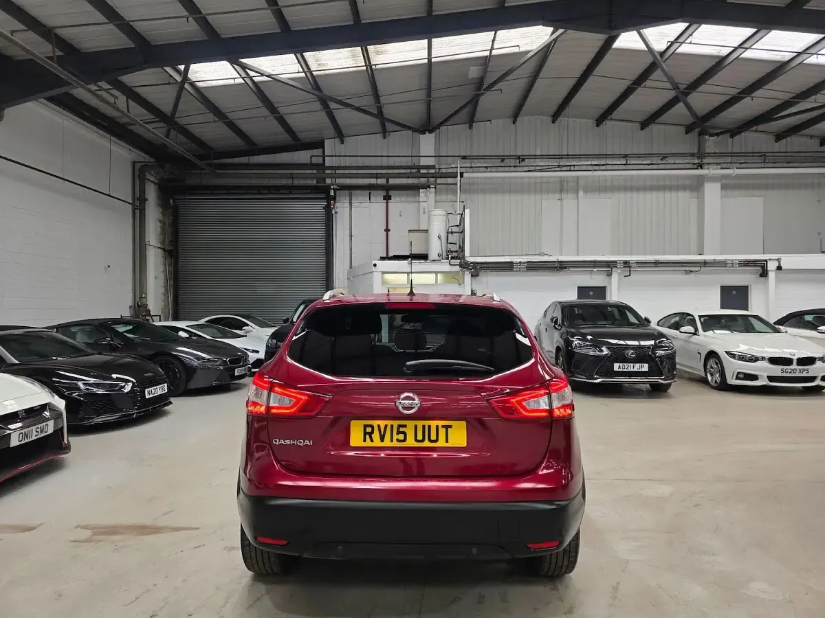 Used Nissan Qashqai N-TEC 115 HP (84 kW) 2015 Red SUV