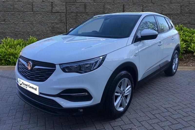 Used Vauxhall Grandland X S 130 HP (95 kW) 2019 White SUV