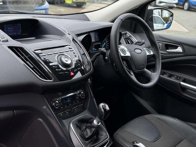 Käytetty Ford Kuga Titanium 2015 Harmaa Katumaasturi
