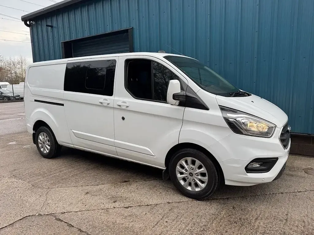 Begagnad Ford Transit Custom Limited 130 HK (95 kW) 2022 Vit Van