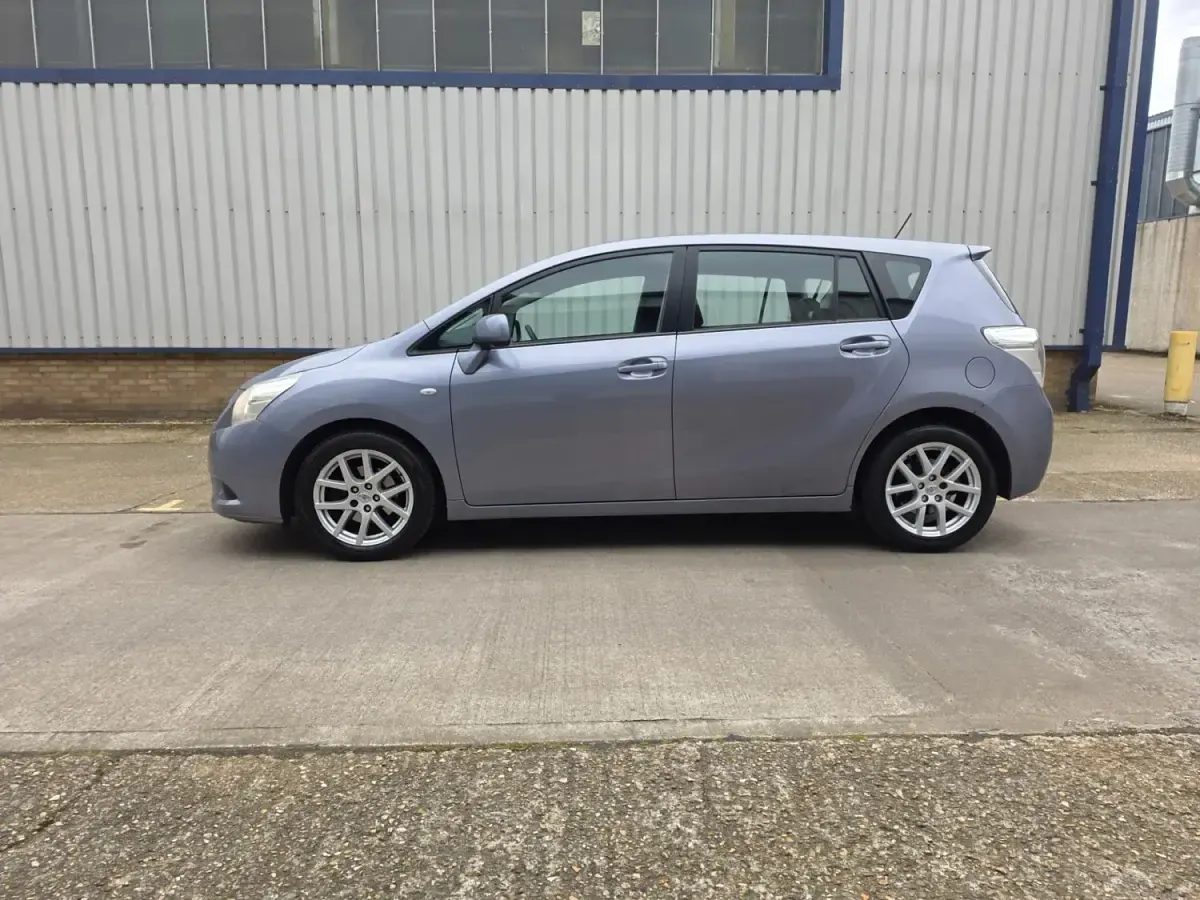Usado Toyota Verso 2009 Azul Monovolume