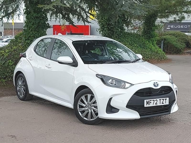 Used Toyota Yaris Hybrid 116 HP (85 kW) 2023 White Hatchback