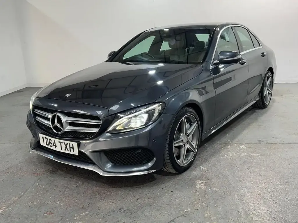 Usado Mercedes C250 AMG line 204 HP (150 kW) 2014 Cinzento Sedan
