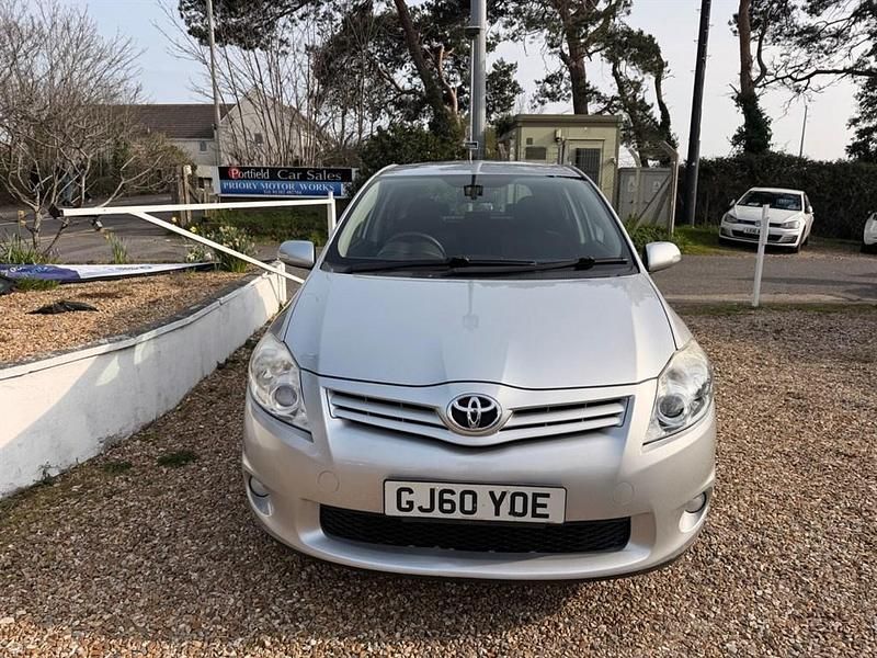 Used Toyota Auris 2010 Silver with dark interior trim Hatchback