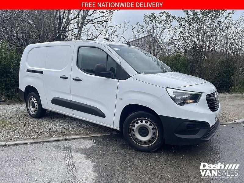 White Used 2022 Vauxhall Combo MPV | £11,000 (Fair price) - Image 1/2