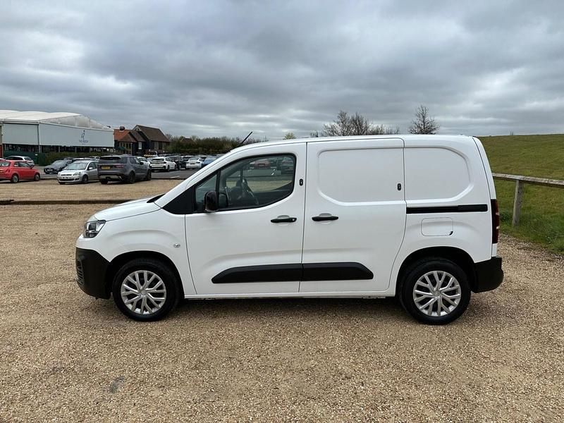Used Citroën Berlingo 100 HP (73 kW) 2022 White MPV