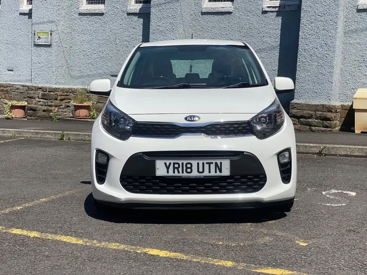 Used Kia Picanto 83 HP (61 kW) 2018 White Hatchback