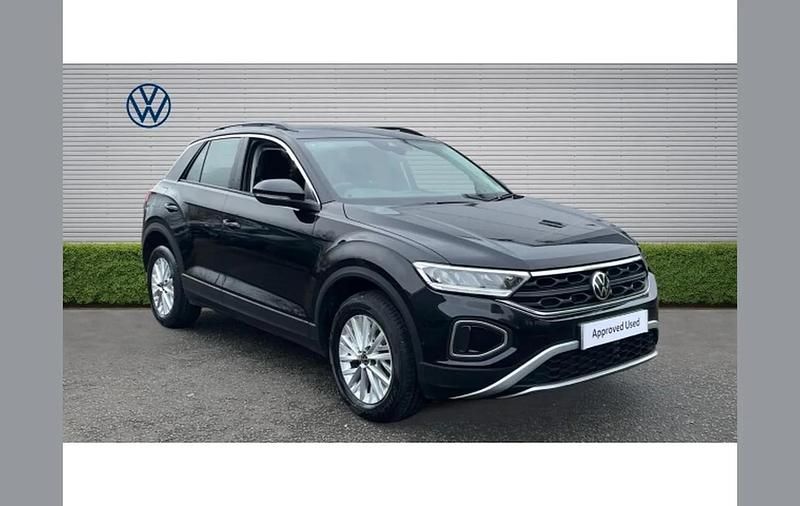 Used VW T-Roc Life 150 HP (110 kW) 2024 Black SUV