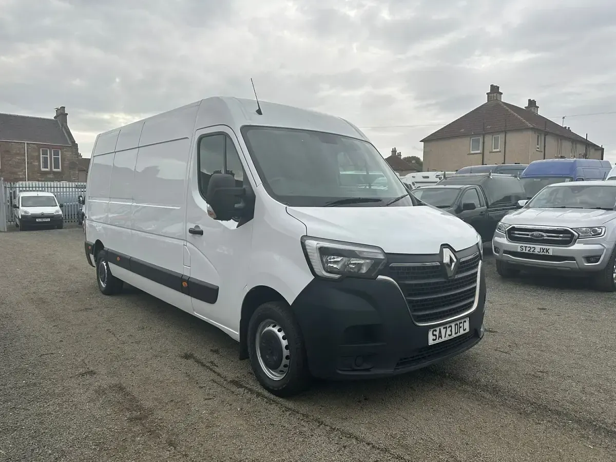 Used Renault Master 135 HP (99 kW) 2023 White MPV