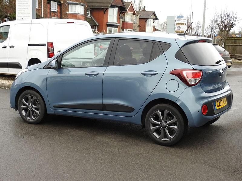 Used Hyundai i10 Premium SE 87 HP (63 kW) 2017 Blue Hatchback
