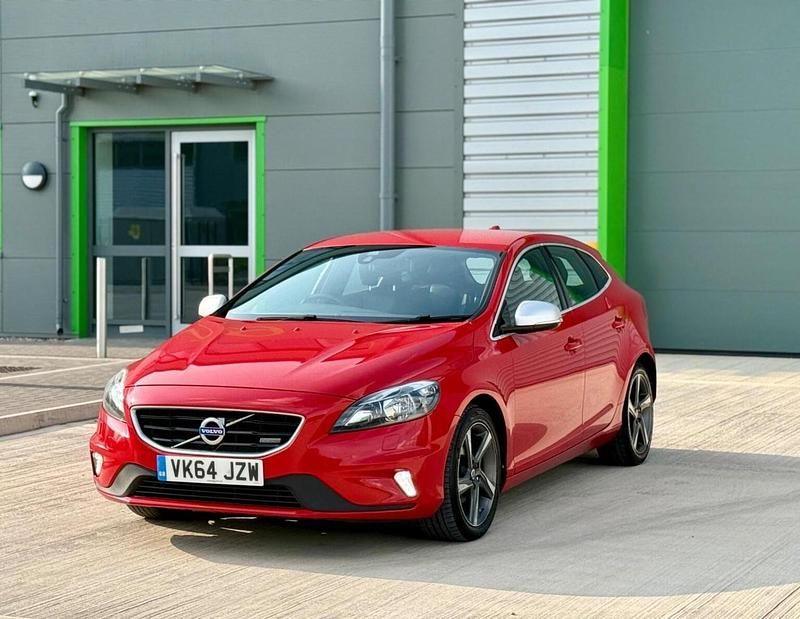 Used Volvo V40 R-Design 115 HP (84 kW) 2014 Red Hatchback