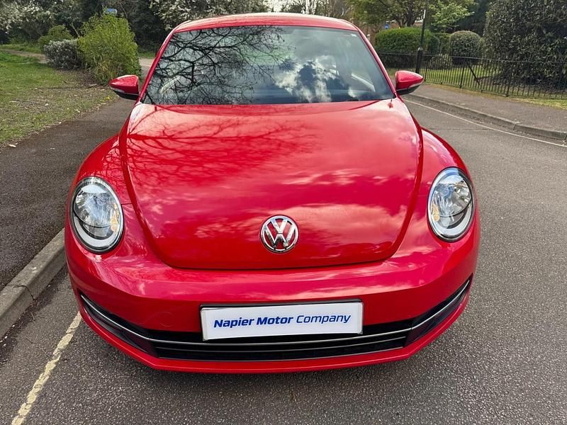 Usado VW Beetle Design 105 HP (77 kW) 2013 Vermelho Citadino