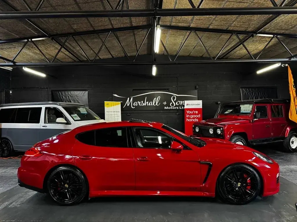 Used Porsche Panamera 440 HP (323 kW) 2015 Red Hatchback