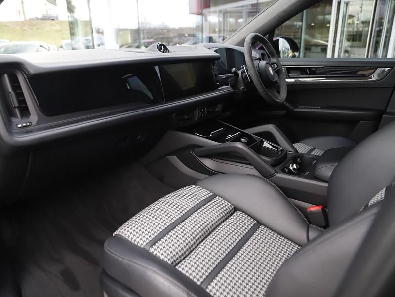 Used Porsche Cayenne 500 HP (367 kW) 2025 Chromite black metallic SUV