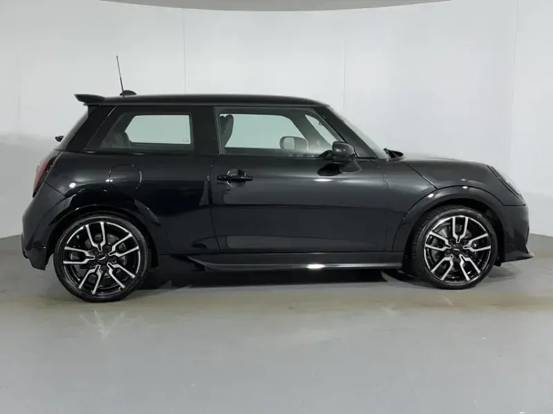 Used Mini Cooper Sport 154 HP (113 kW) 2024 Black Hatchback